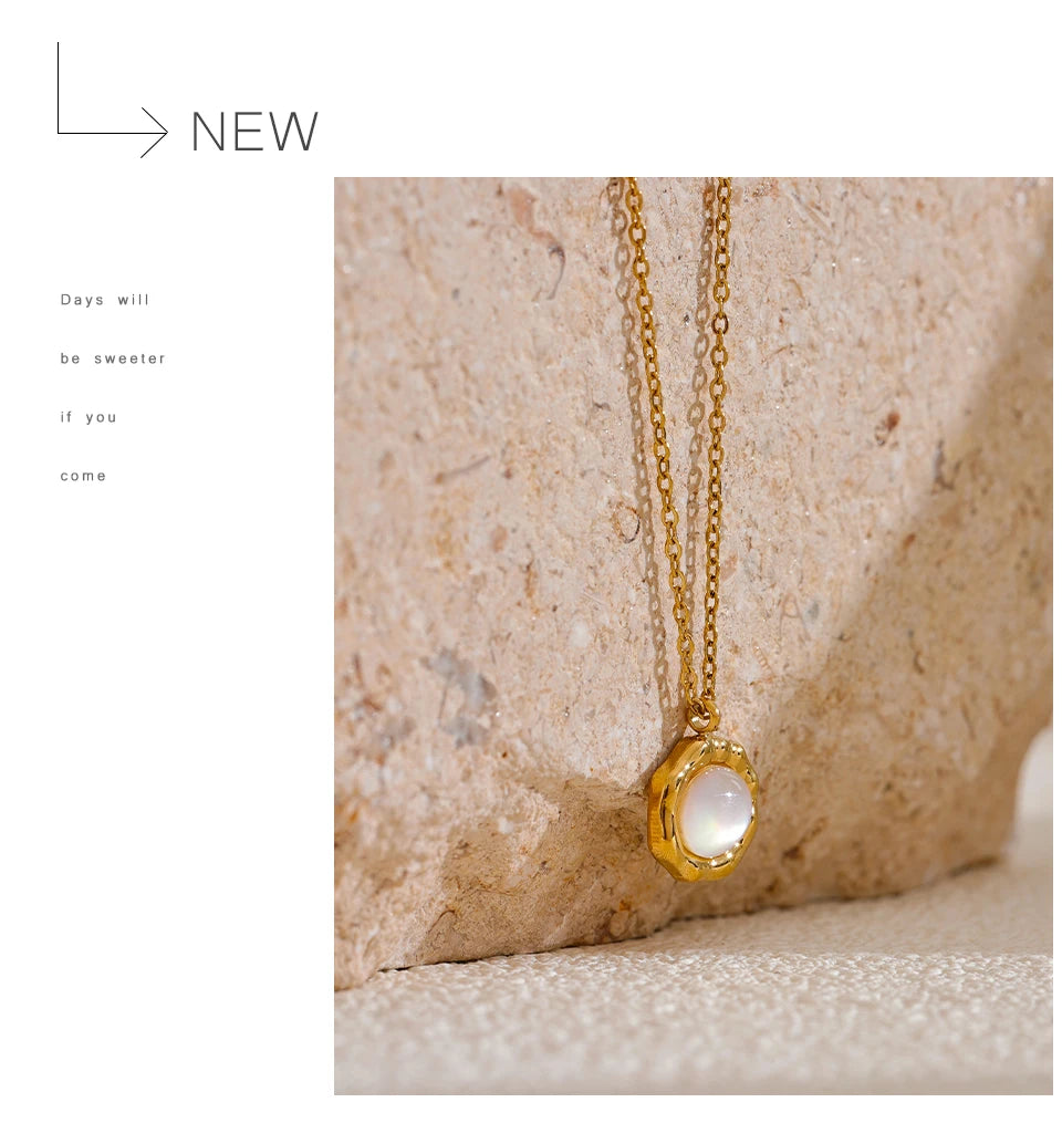 Natural Shell Round Chic Pendant Necklace