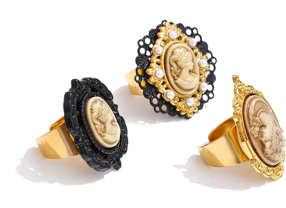 Aurelia Portrait Pearl Ring adjustable