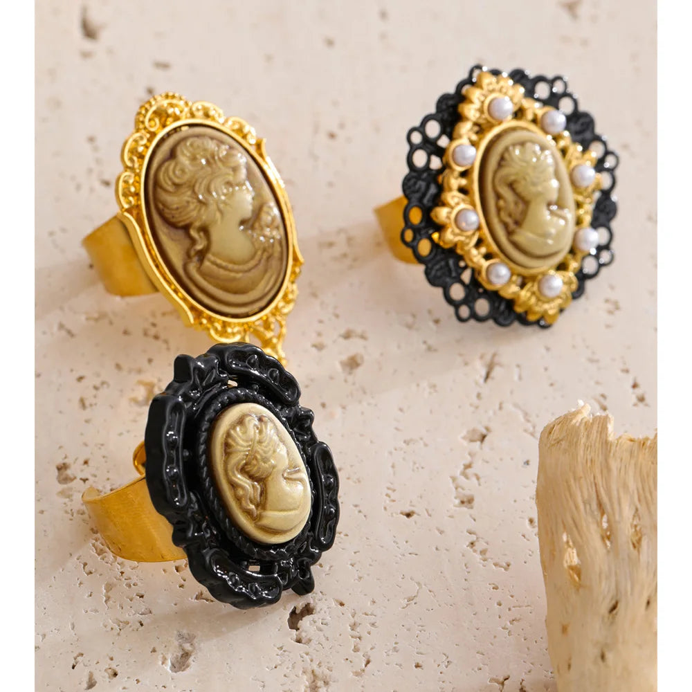 Aurelia Portrait Pearl Ring adjustable