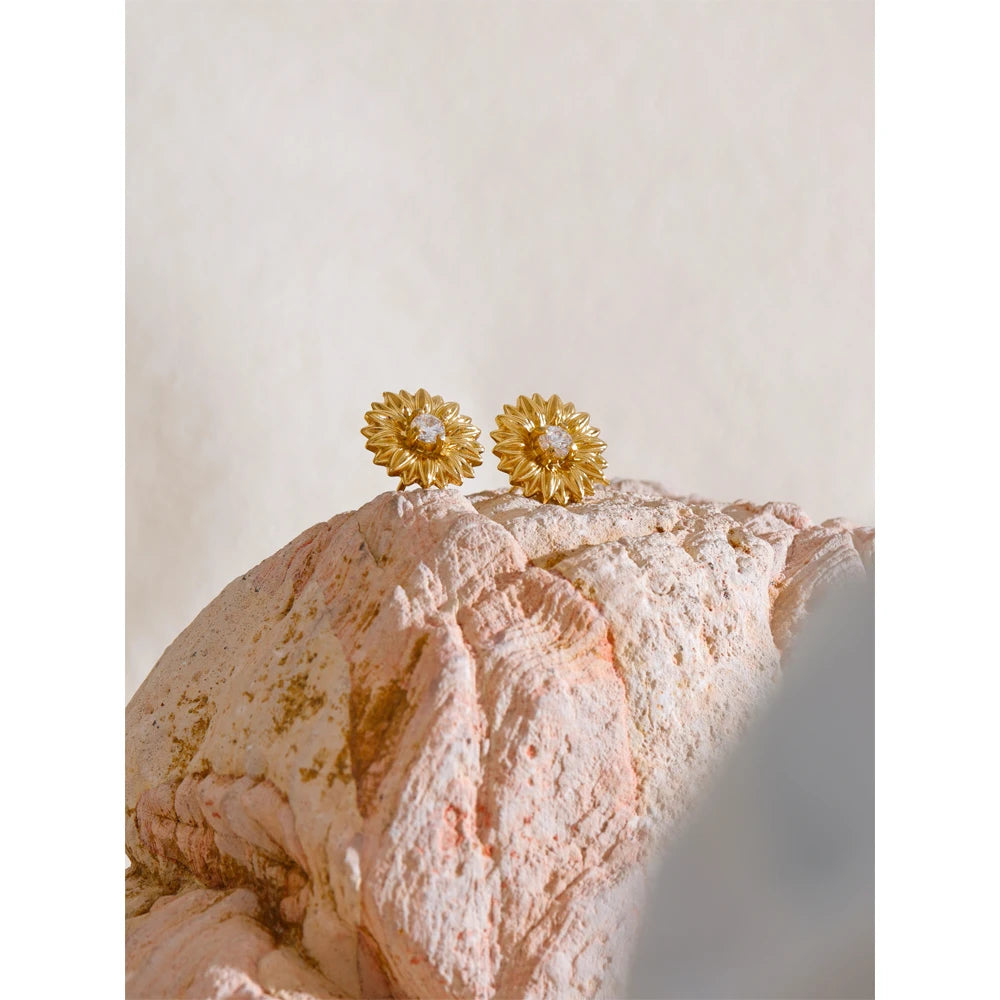 DaisyGlint Studs