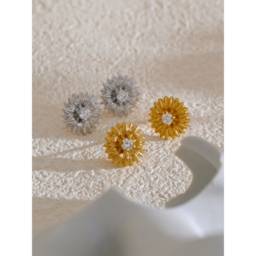 DaisyGlint Studs