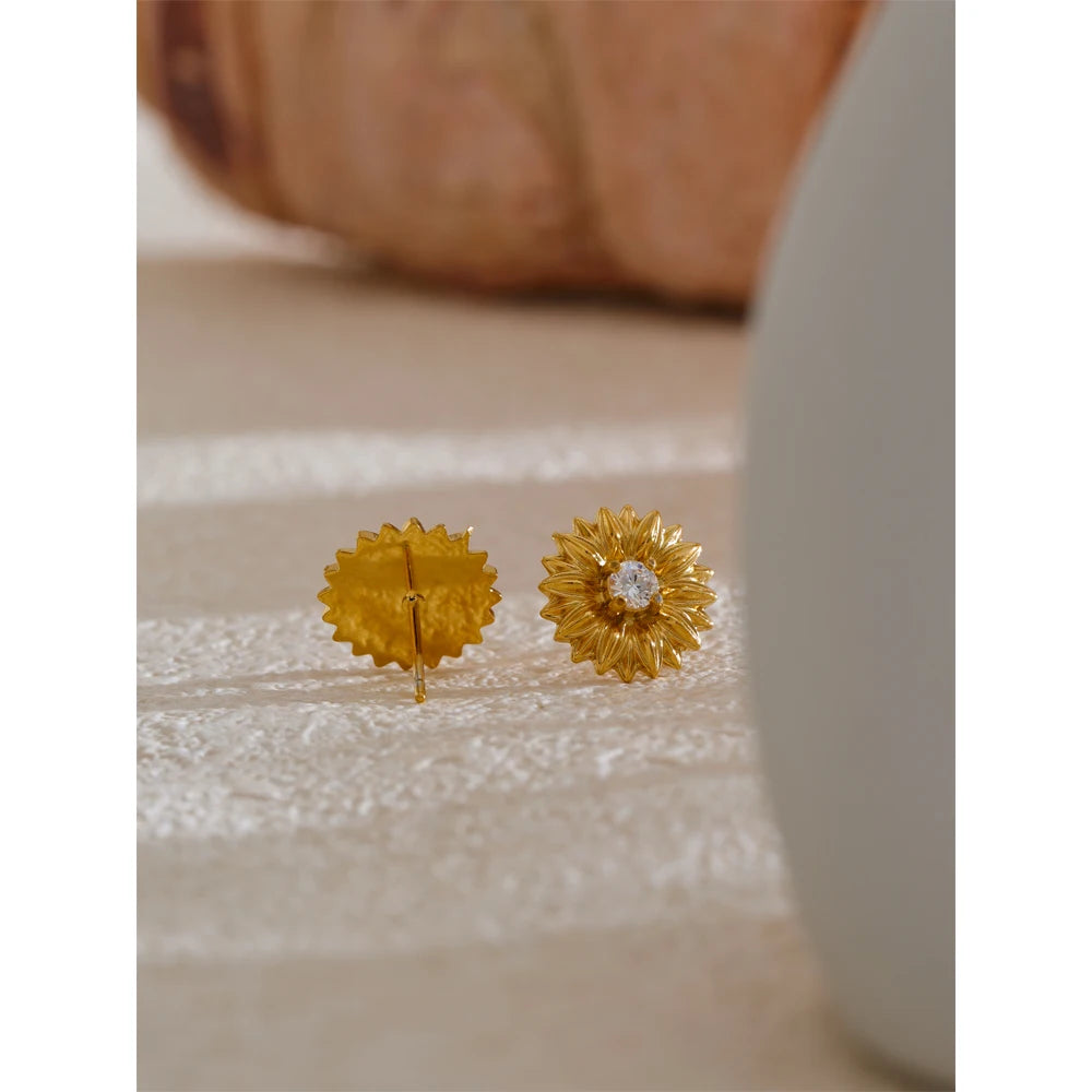 DaisyGlint Studs