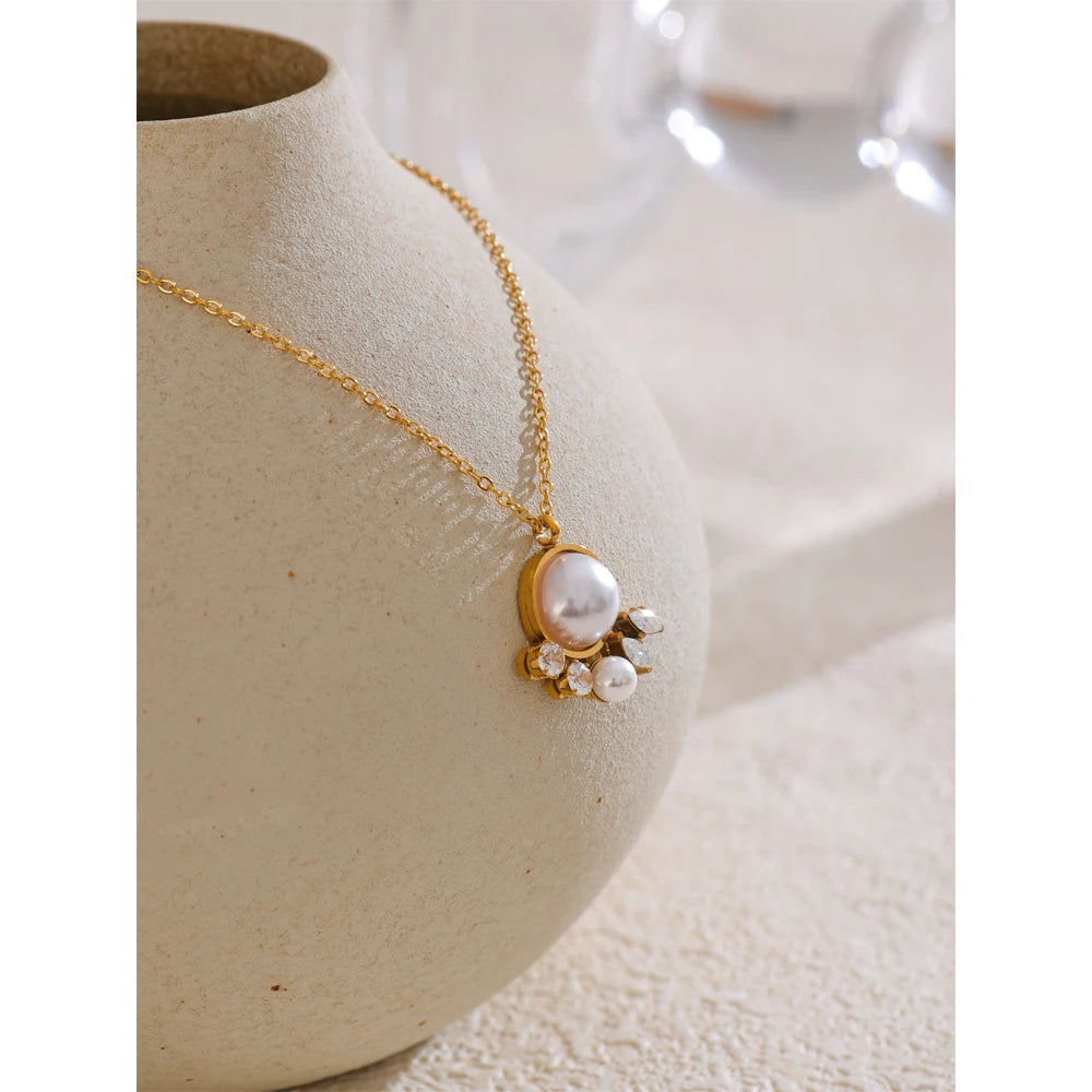 Simulated Pearls Round Zirconia Pendant Necklace