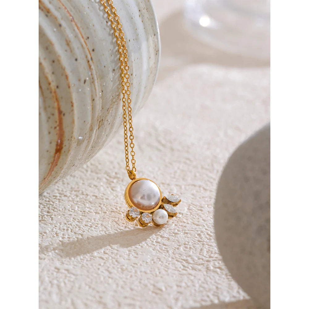 Simulated Pearls Round Zirconia Pendant Necklace