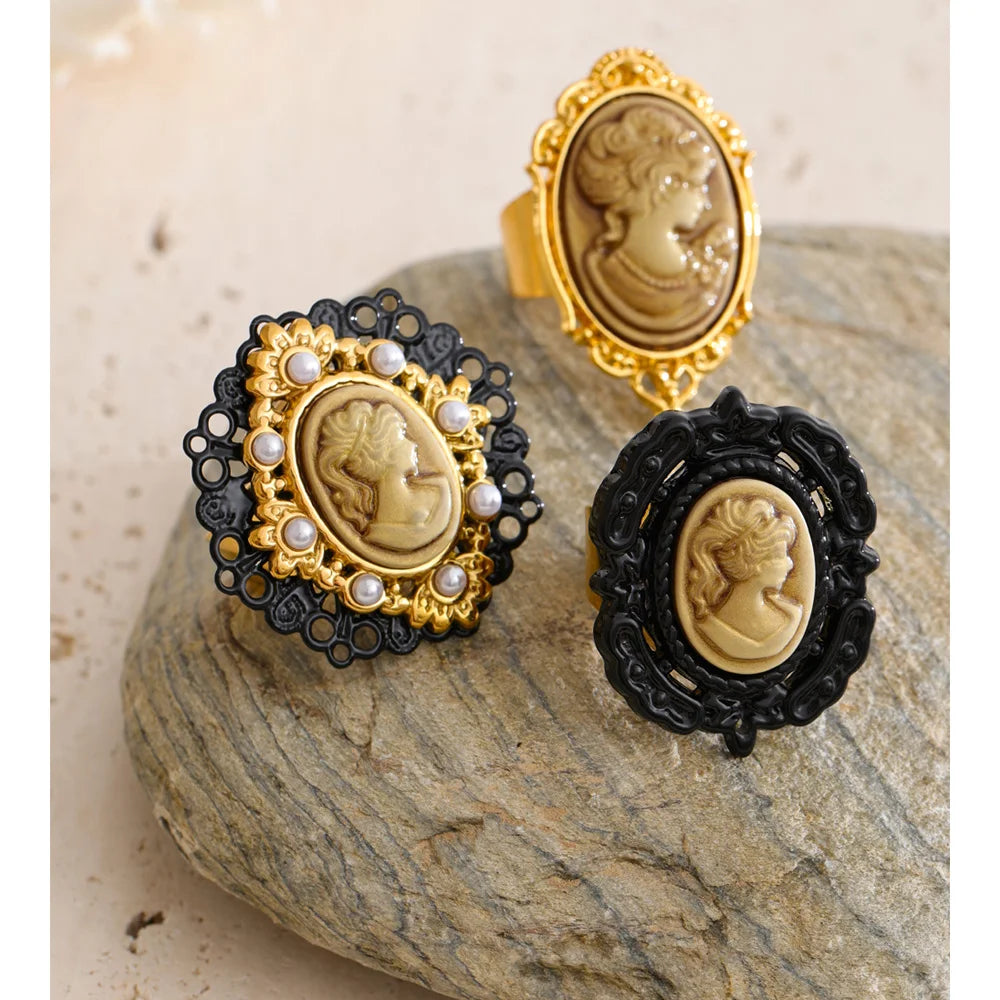 Aurelia Portrait Pearl Ring adjustable