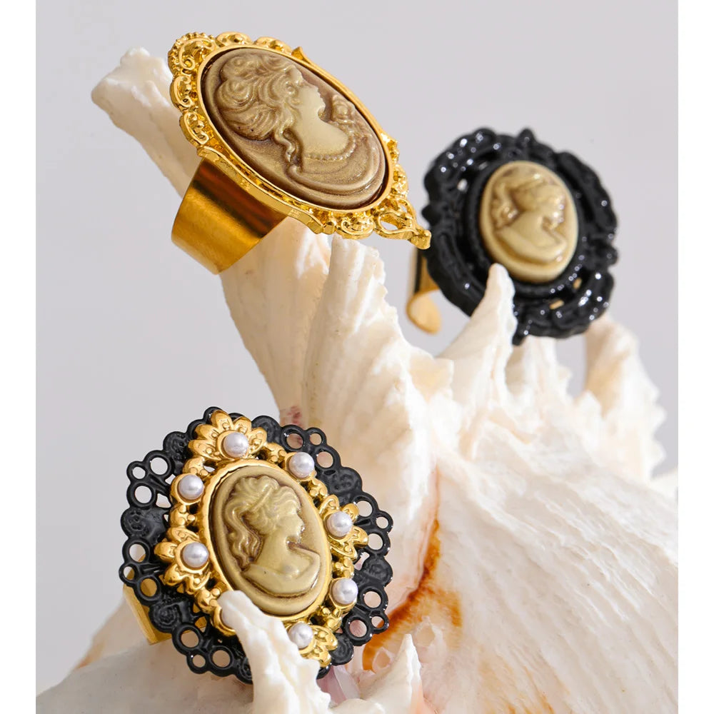 Aurelia Portrait Pearl Ring adjustable