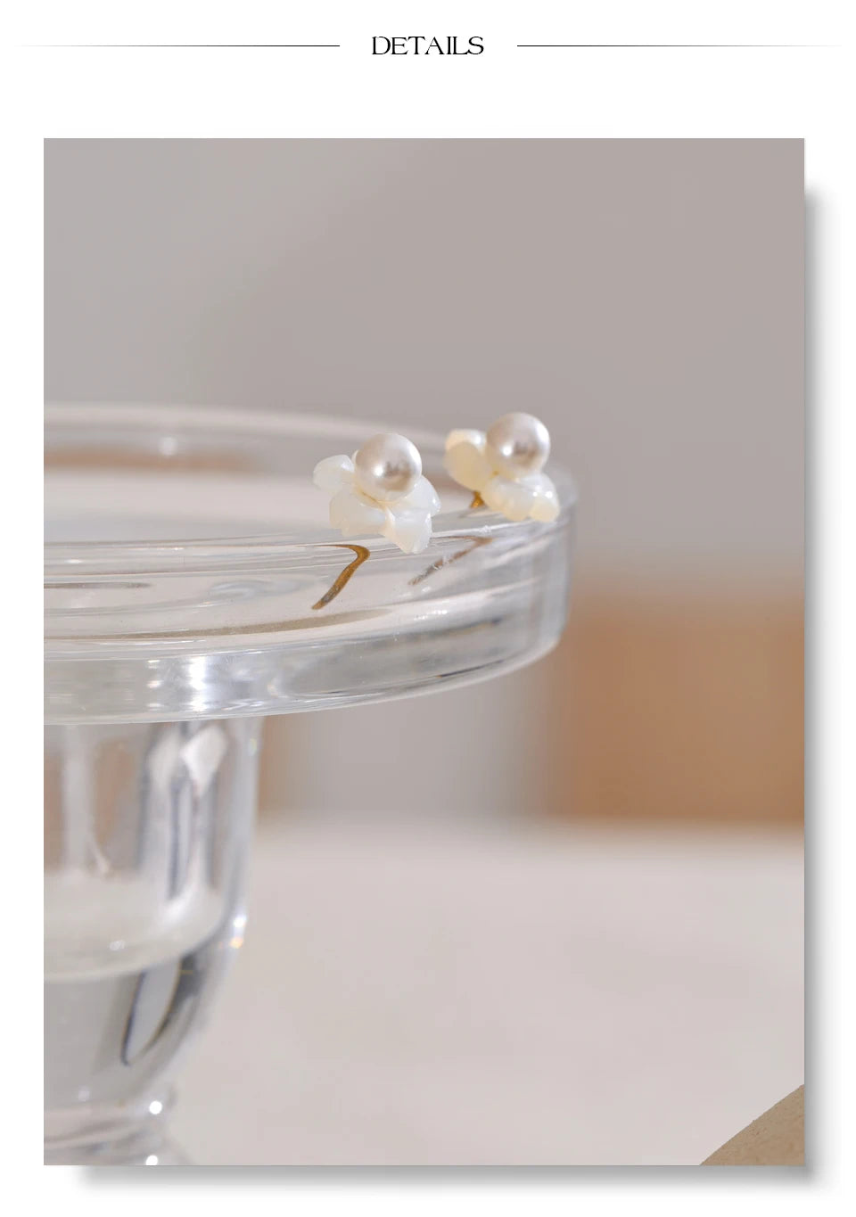 Natural Shell Pearls Flower Stud Earrings