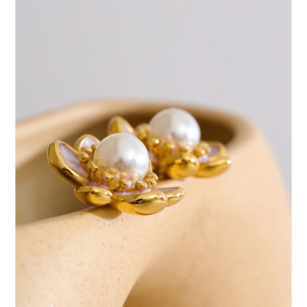 Daisy Dream Pearl Earrings