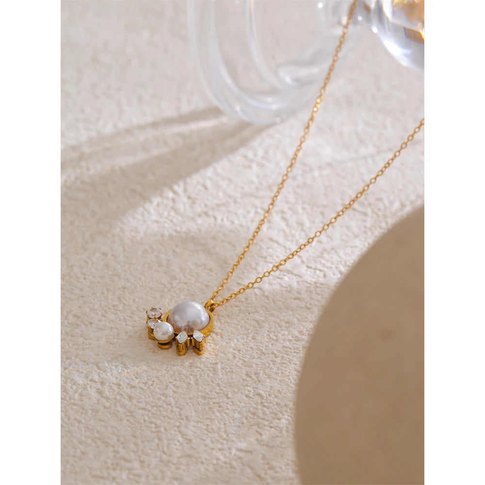 Simulated Pearls Round Zirconia Pendant Necklace