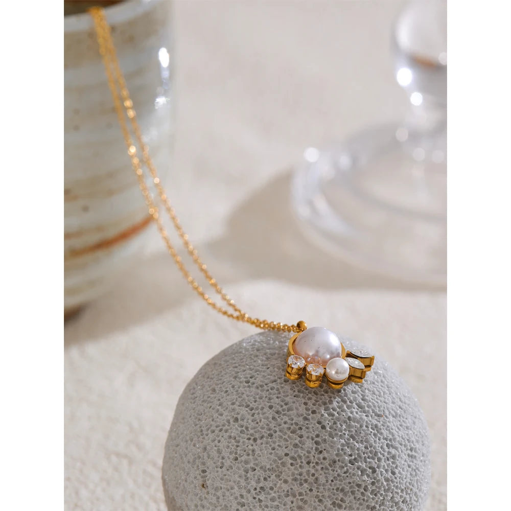 Simulated Pearls Round Zirconia Pendant Necklace