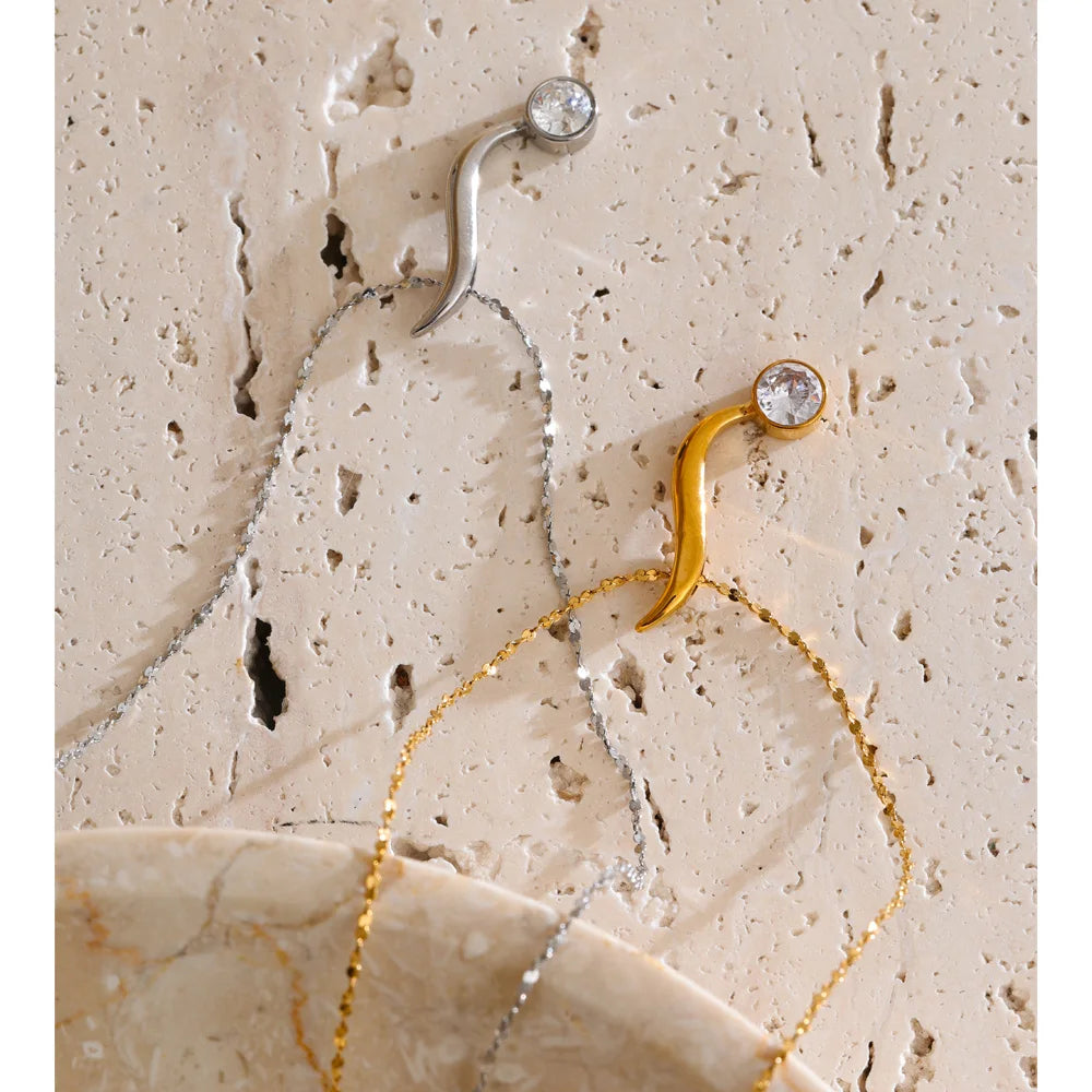 Off-Duty Spark Collar Necklace