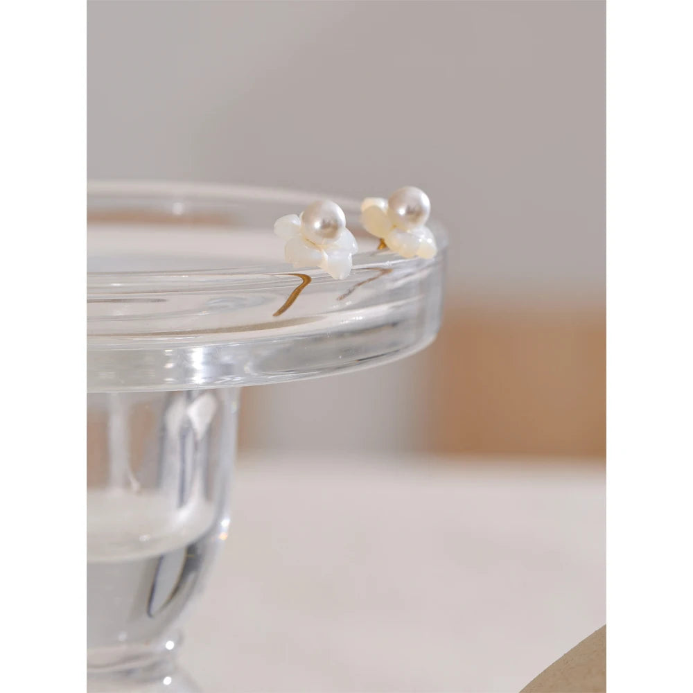 Natural Shell Pearls Flower Stud Earrings