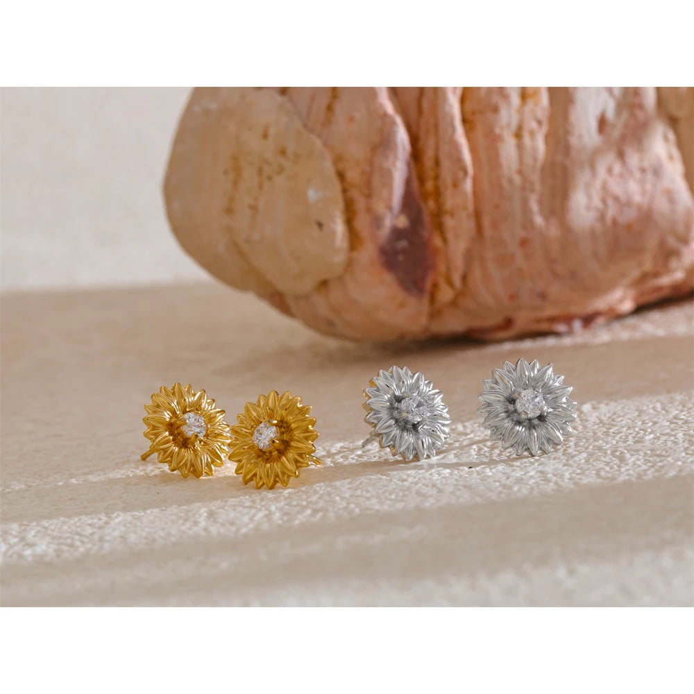 DaisyGlint Studs