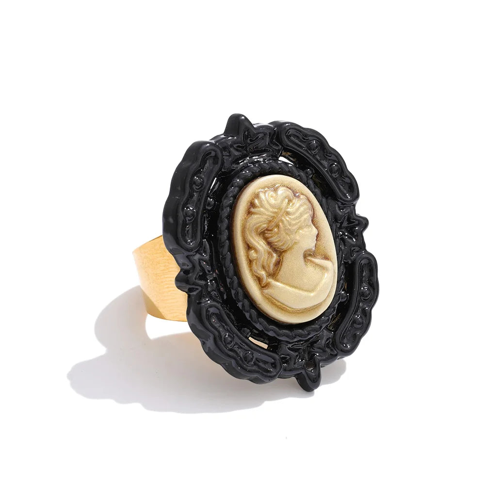 Aurelia Portrait Pearl Ring adjustable